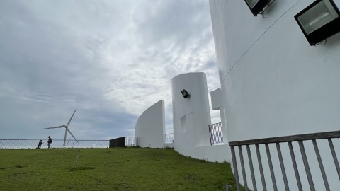 DAY  1：白色海豚屋